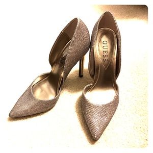 Sparkle! Gold & Silver Guess heels. 👠 Size 6