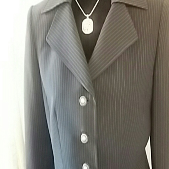 Tahari classic suit