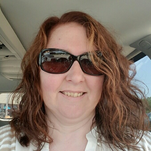 Meet your Posher, Debbie - Picture 1 of 1