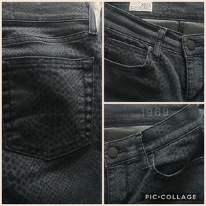 GAP Jeans - Gap grey reptile print skinny Jean 26 GAP Jeans - Gap grey reptile print skinny Jean 26