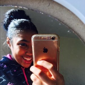 Meet your Posher, Taina