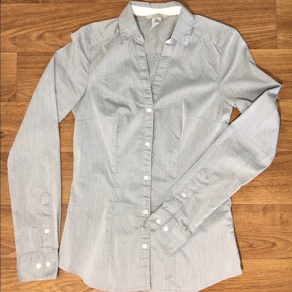 🎉Sale👌🏼H&M Grey Button-Down Blouse Size 2