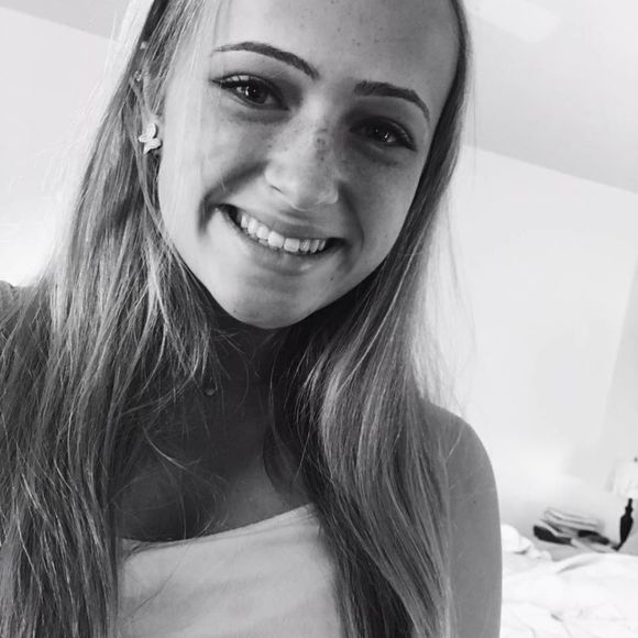 Meet your Posher, Rachel - Picture 1 of 1