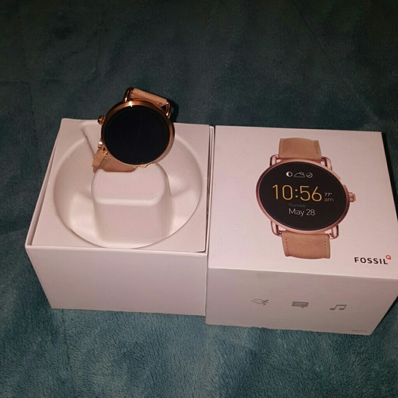 Fossil Q Wander