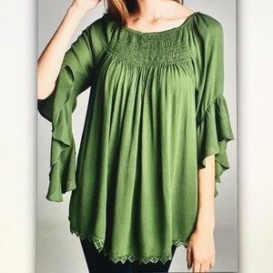 🌲Green 3/4🌲bell sleeve flowy blouse
