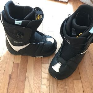 Women's Burton snowboarding boots size 9