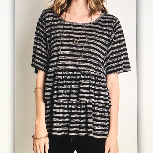 🐞Black/gray🐞 layered flouncy tee - Picture 1 of 2