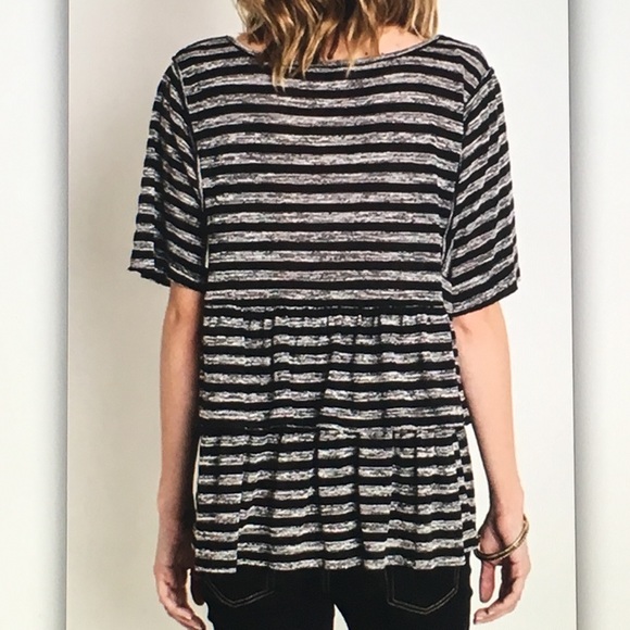 🐞Black/gray🐞 layered flouncy tee - Picture 2 of 2