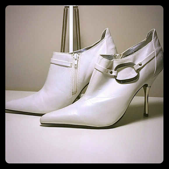 White booties never worn - Picture 1 of 3