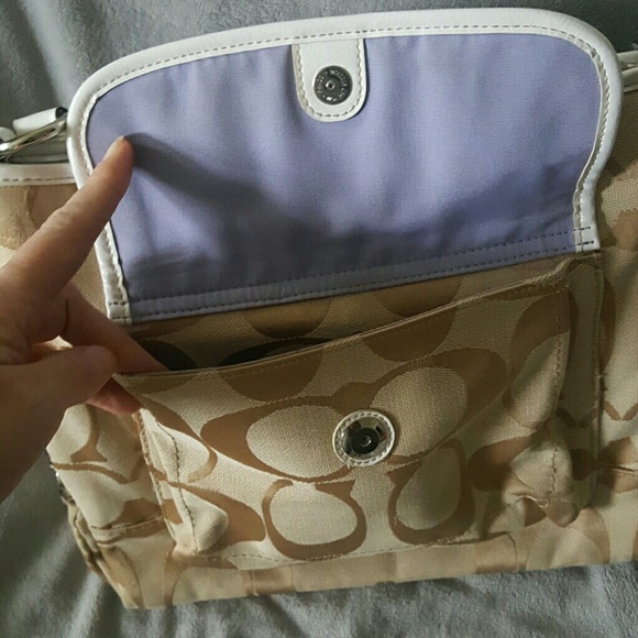 Coach Signature Purse - Picture 4 of 4