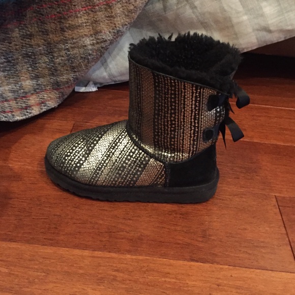 Authentic Girls Ugg Boots - Size 3 - 2 Pairs - Picture 3 of 4