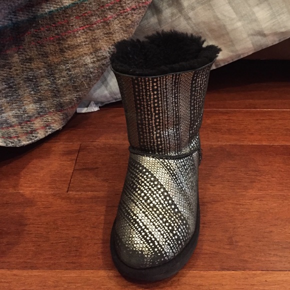 Authentic Girls Ugg Boots - Size 3 - 2 Pairs - Picture 4 of 4