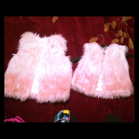 ⭐️SOLD⭐️Child's pink fur vest - Picture 1 of 2