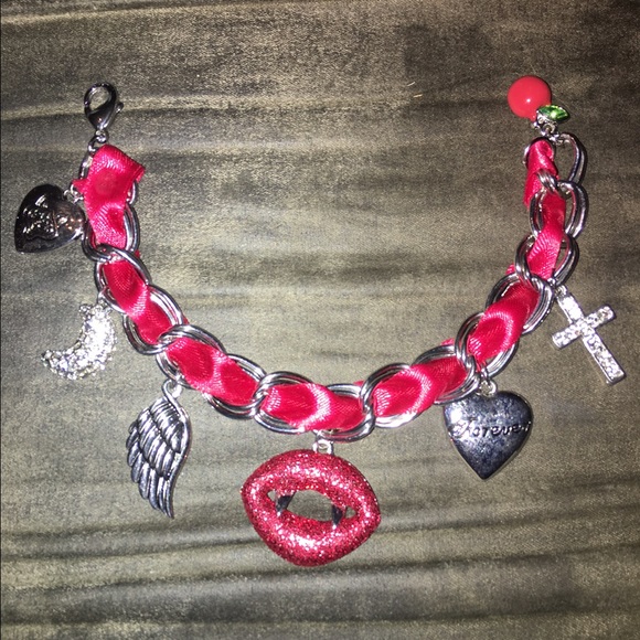 Charm bracelet