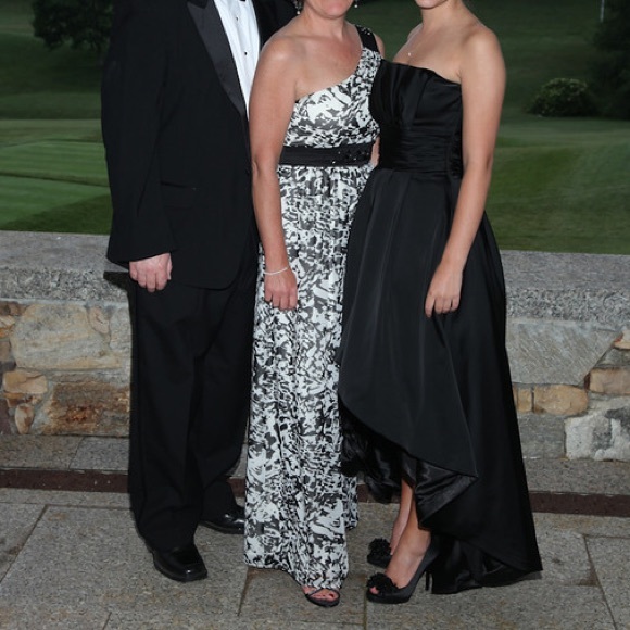 Black and White Evening Gown - Picture 4 of 4