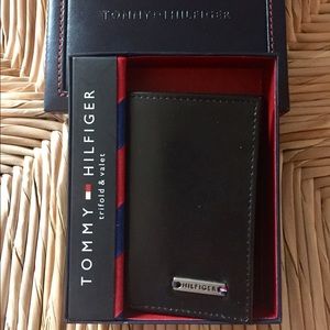 Tommy Hilfiger trifold wallet