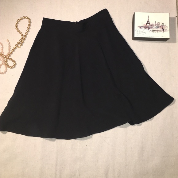GLAM ⚜️ MUST HAVE - FLOWY FLIRTY BLACK SKIRT - Picture 1 of 3