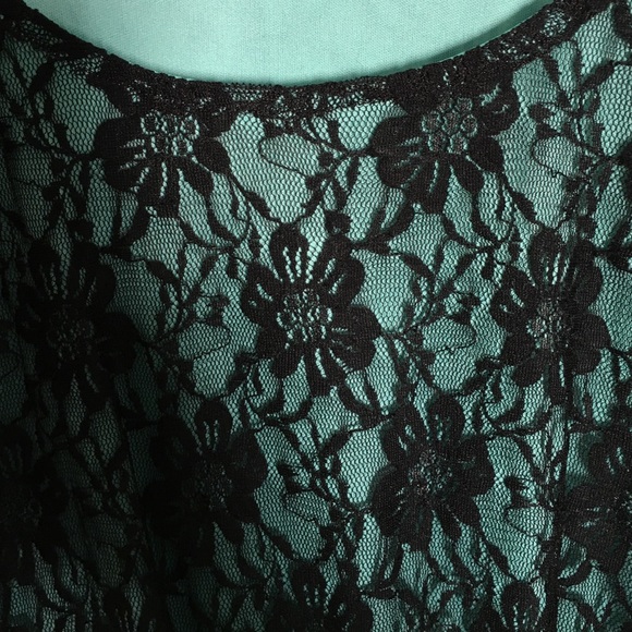 Lace overlay dress - Picture 3 of 3