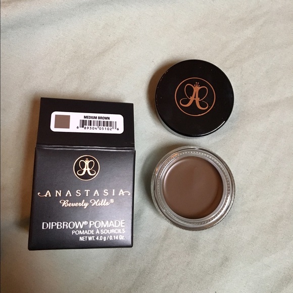 MUST GO!!!! ABH Dipbrow in Medium Brown!!