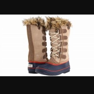 Sorel Joan of Arctic boots. Oxford tan/grenadine.