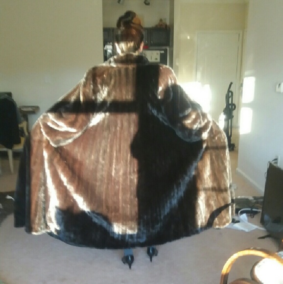 Worn only 1 time.linen has my name signed.removebl