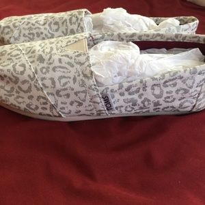 Brand new TOM Canvas Shoes