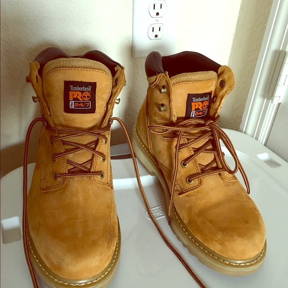 "TIMBERLAND" SIZE 10.5 MEN SHOES. LIKE NEW (used)
