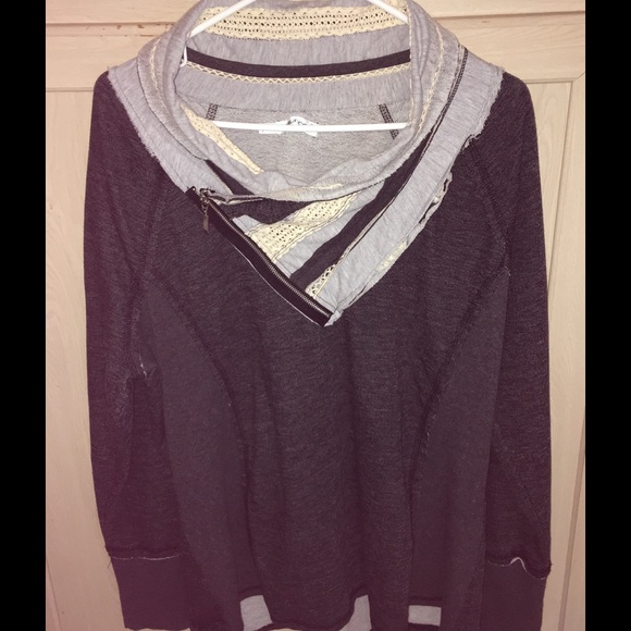 Maurice's new never worn, SZ 1, zipper cowl neck