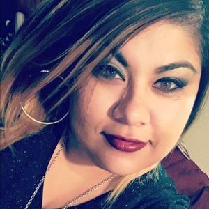 Meet your Posher, Desiree