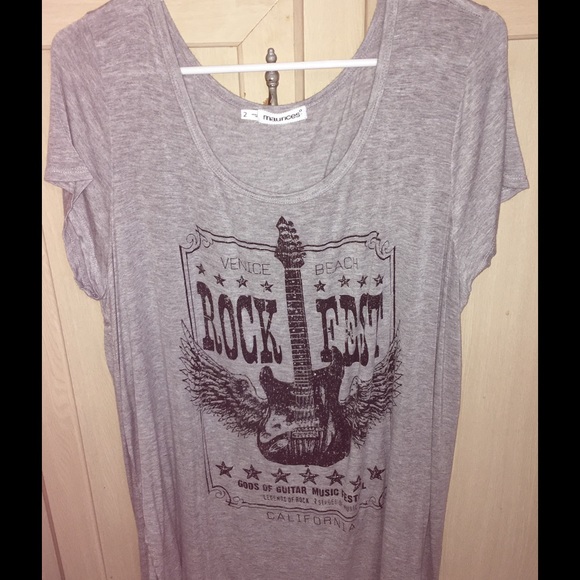 Maurice's SZ 2, new, never worn, rock short sleeve