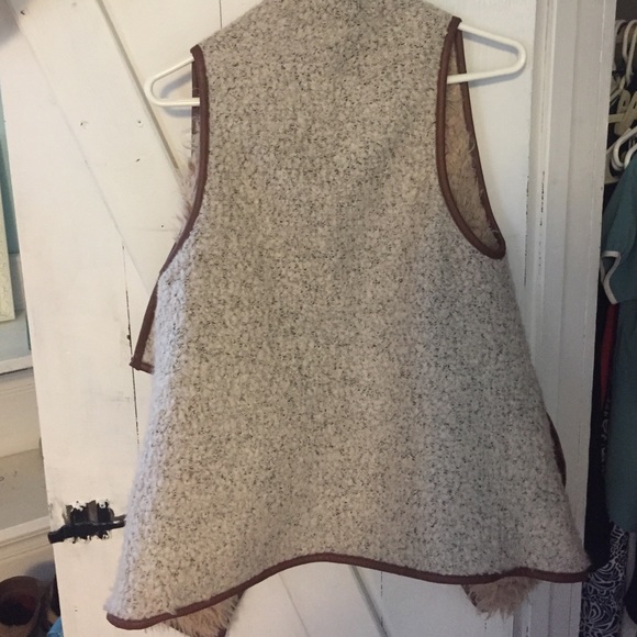 Fur vest - Picture 3 of 4