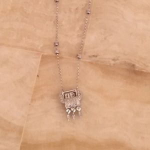 Gorgeous diamond necklace