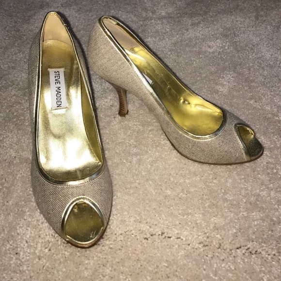 NWOT Steve Madden pumps
