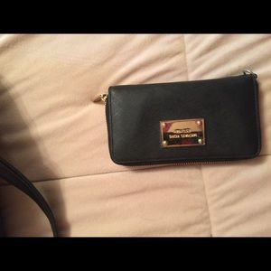 black michael kors wristlet wallet