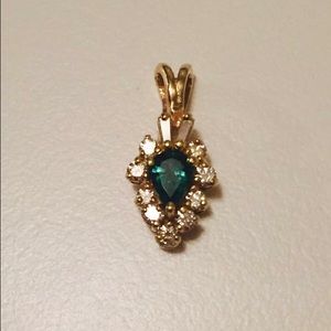 18 k gold pendant with emerald and diamond