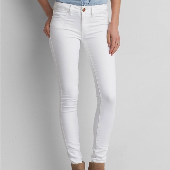 Unworn white american eagle jeans!
