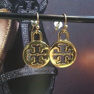 Tory burch earring gold color