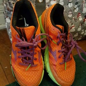 Women's Mizuno wave rider sneakers