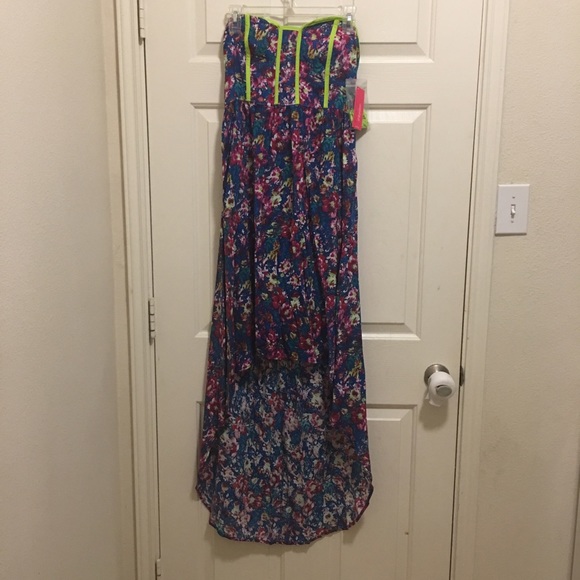 Floral print hi low dress.