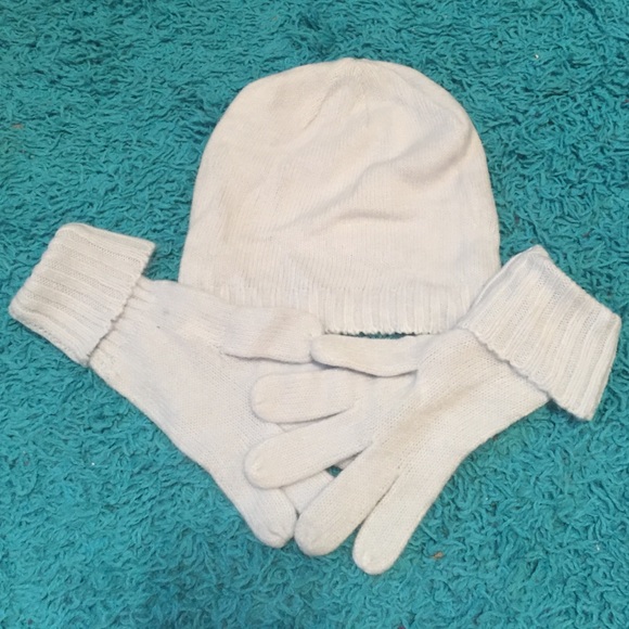 Hat and gloves - Picture 1 of 1