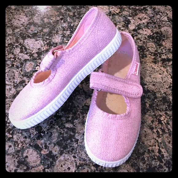 Little kid pink Cienta glittery Mary Janes !