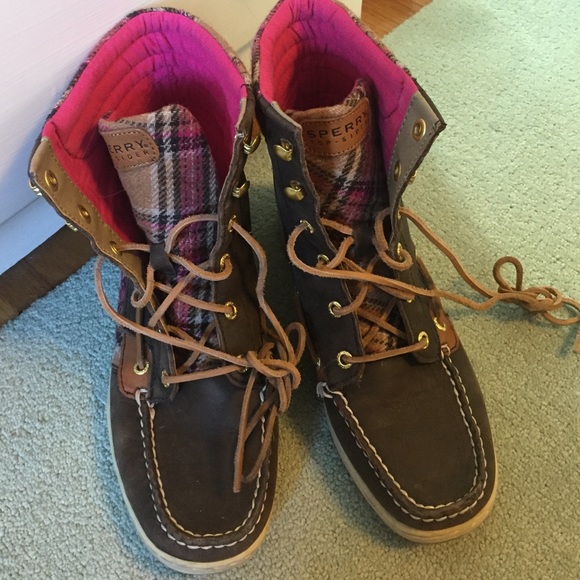 Lace up winter sperry shoes - Picture 2 of 4