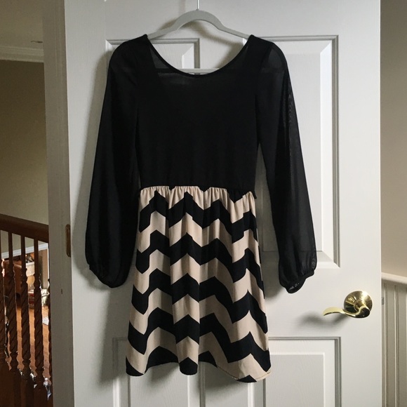 Black and Cream chevron long sleeve dress!