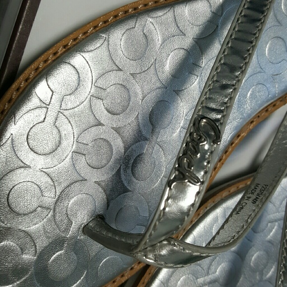 AUTHENTIC Coach Devlynn Metallic Sandals - Picture 2 of 4