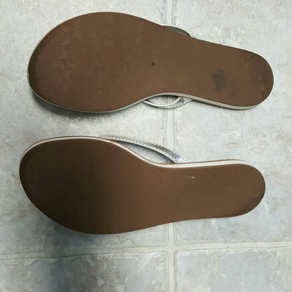 AUTHENTIC Coach Devlynn Metallic Sandals - Picture 4 of 4