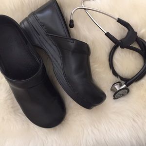 Dansko Shoes - Dansko Professional Clog | Like New | Unisex Black Dansko Shoes - Dansko Professional Clog | Like New | Unisex Black