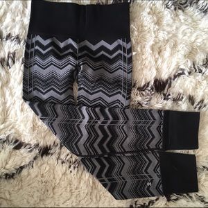 Lululemon crops size 2