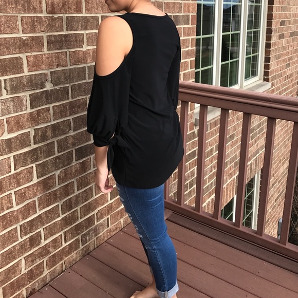 Open shoulder blouse - Picture 2 of 3