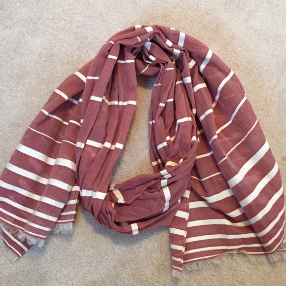 Gap blanket scarf