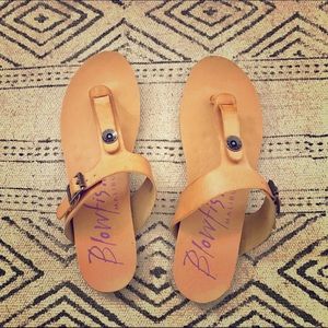 Light brown/ tan flip flops